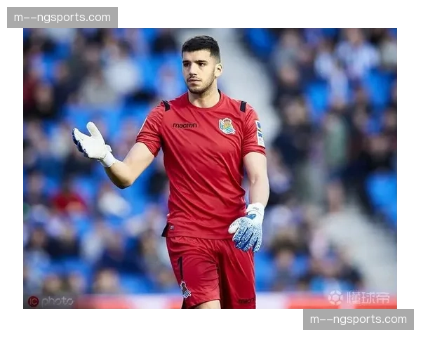 马赛门将参与后场组织:鲁利出球选择与面对逼抢时的处理能力 马赛门将参与后场组织:鲁利出球选择与面对逼抢时的处理能力